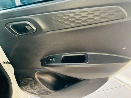 2023-Hyundai-Grand-i10-10-Fluid_11