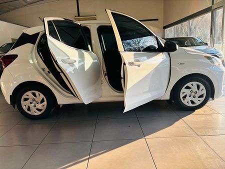 2023-Hyundai-Grand-i10-10-Fluid_15
