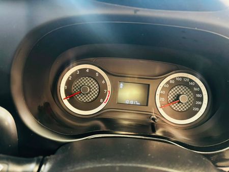 2023-Hyundai-Grand-i10-10-Fluid_6