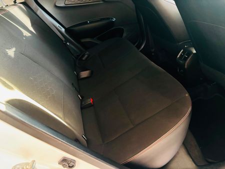 2023-Hyundai-Grand-i10-10-Fluid_8