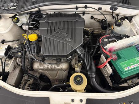 2019-Nissan-NP200-16_10