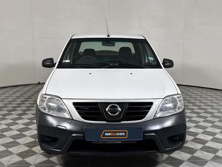 2019-Nissan-NP200-16_12