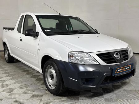 2019-Nissan-NP200-16_13