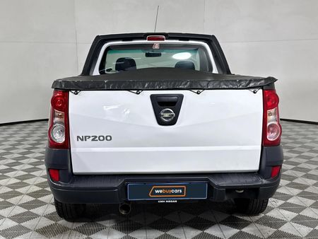 2019-Nissan-NP200-16_15