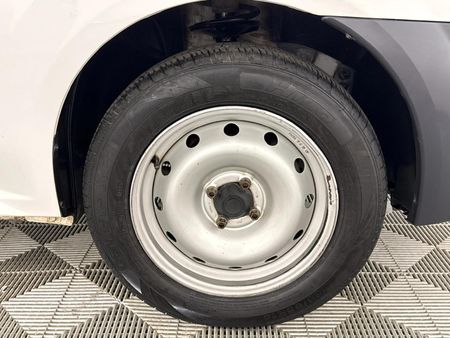 2019-Nissan-NP200-16_3