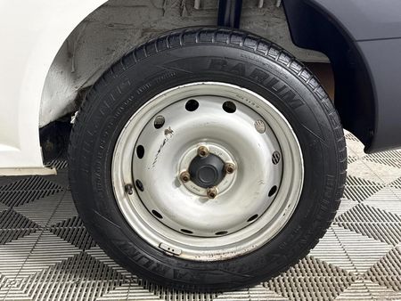 2019-Nissan-NP200-16_4