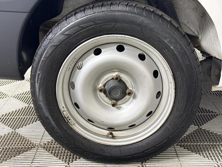 2019-Nissan-NP200-16_5