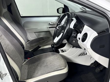 2018-Volkswagen-Up-Beats-10-5-dr_8