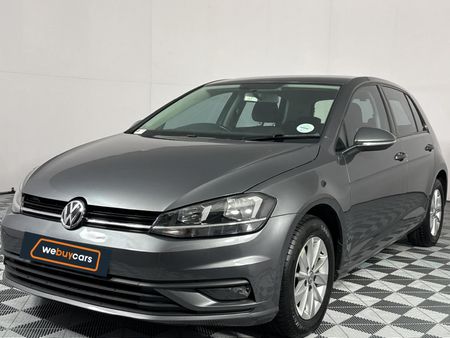 2019-Volkswagen-Golf-VII-10-TSI-Comfortline_0