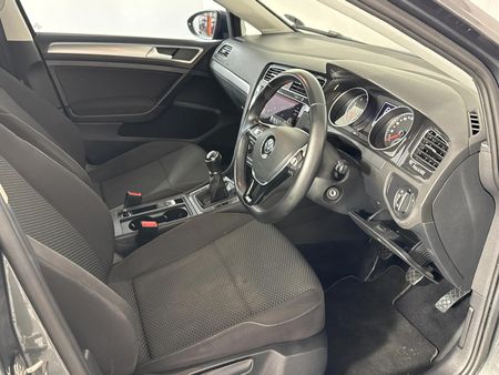2019-Volkswagen-Golf-VII-10-TSI-Comfortline_9