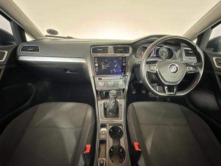 2019-Volkswagen-Golf-VII-10-TSI-Comfortline_1