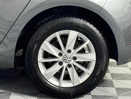 2019-Volkswagen-Golf-VII-10-TSI-Comfortline_6