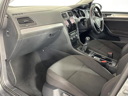 2019-Volkswagen-Golf-VII-10-TSI-Comfortline_8