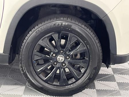 2022-Toyota-Urban-Cruiser-15-Xs-Auto_5