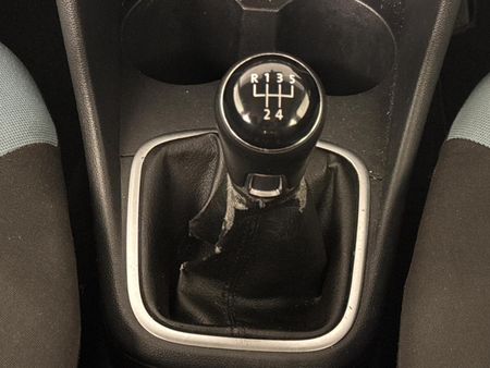 2012-Volkswagen-Polo-12-TDI-Bluemotion-5-dr_8