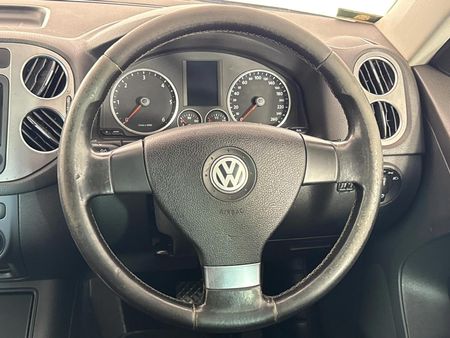 2009-Volkswagen-Tiguan-20-TDI-Sport-Style-4Motion-Auto_11
