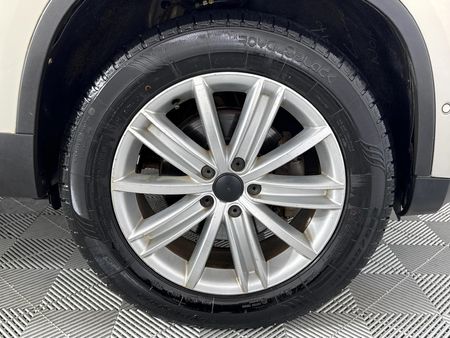 2009-Volkswagen-Tiguan-20-TDI-Sport-Style-4Motion-Auto_4