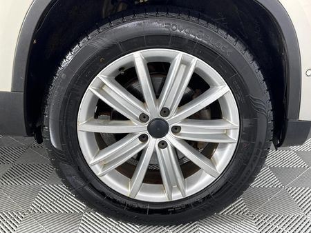2009-Volkswagen-Tiguan-20-TDI-Sport-Style-4Motion-Auto_5