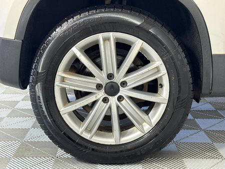 2009-Volkswagen-Tiguan-20-TDI-Sport-Style-4Motion-Auto_6