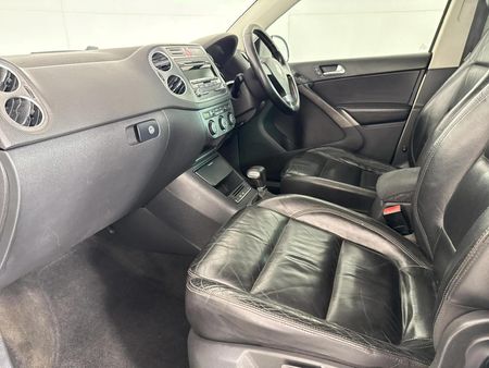 2009-Volkswagen-Tiguan-20-TDI-Sport-Style-4Motion-Auto_8