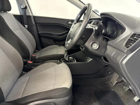 2017-Hyundai-i20-12-Motion_9