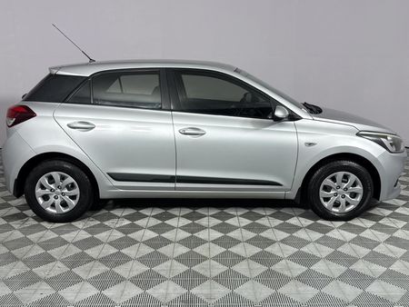 2017-Hyundai-i20-12-Motion_17