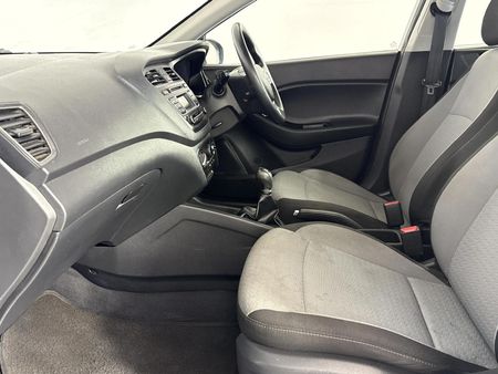2017-Hyundai-i20-12-Motion_8