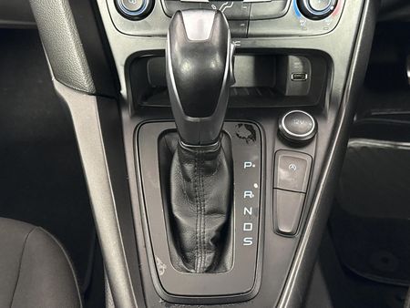 2018-Ford-Focus-10-EcoBoost-Ambiente-Auto-5-dr_10