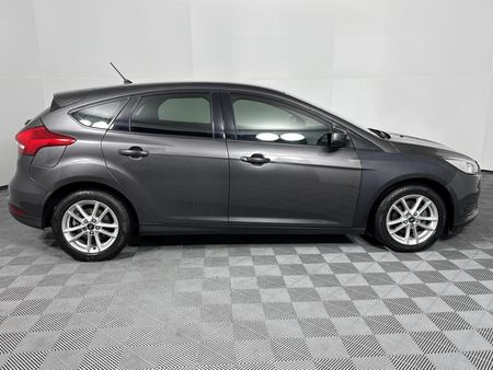 2018-Ford-Focus-10-EcoBoost-Ambiente-Auto-5-dr_16