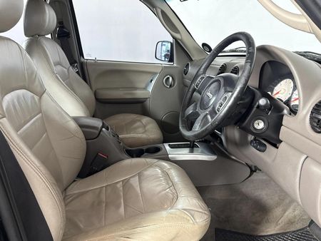 2004-Jeep-Cherokee-37-Limited-Auto_9