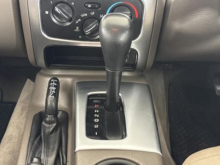 2004-Jeep-Cherokee-37-Limited-Auto_10