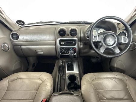 2004-Jeep-Cherokee-37-Limited-Auto_1