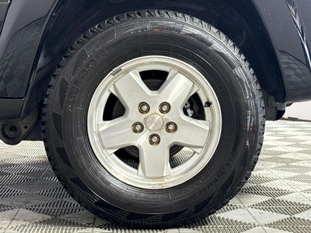 2004-Jeep-Cherokee-37-Limited-Auto_6