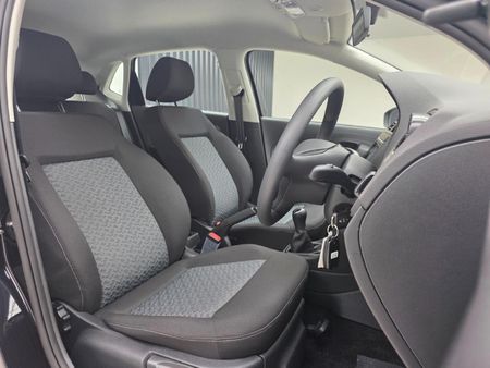 2026-Volkswagen-Polo-Vivo-14-Life_10