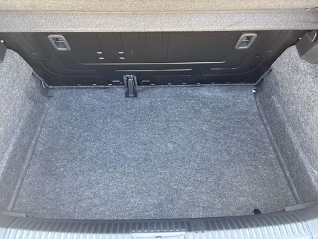 2026-Volkswagen-Polo-Vivo-14-Life_9