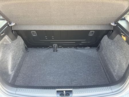 2026-Volkswagen-Polo-Vivo-14-Life_9