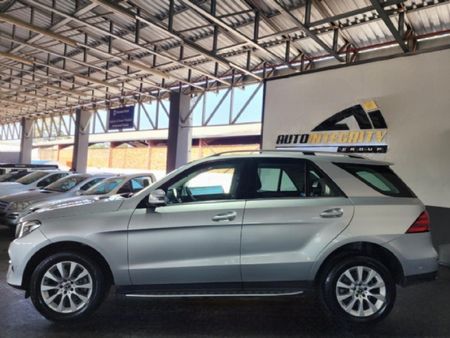 2017-Mercedes-Benz-GLE-250d-4Matic_13
