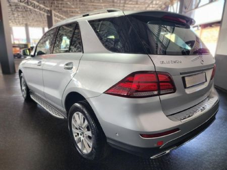 2017-Mercedes-Benz-GLE-250d-4Matic_14