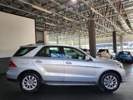 2017-Mercedes-Benz-GLE-250d-4Matic_16