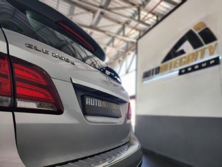 2017-Mercedes-Benz-GLE-250d-4Matic_8