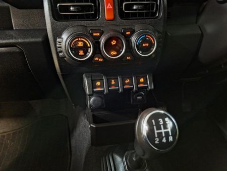 2023-Suzuki-Jimny-15-GLX_11