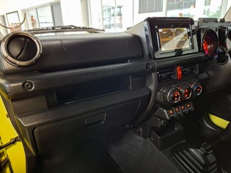 2023-Suzuki-Jimny-15-GLX_13