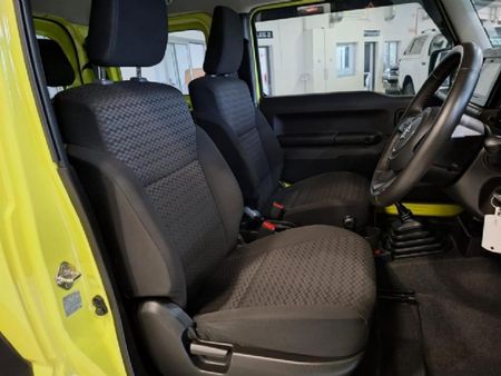 2023-Suzuki-Jimny-15-GLX_17