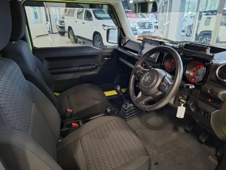 2023-Suzuki-Jimny-15-GLX_18