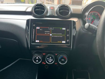 2024-Suzuki-Swift-12-GLX_9