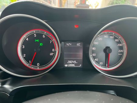2024-Suzuki-Swift-12-GLX_8