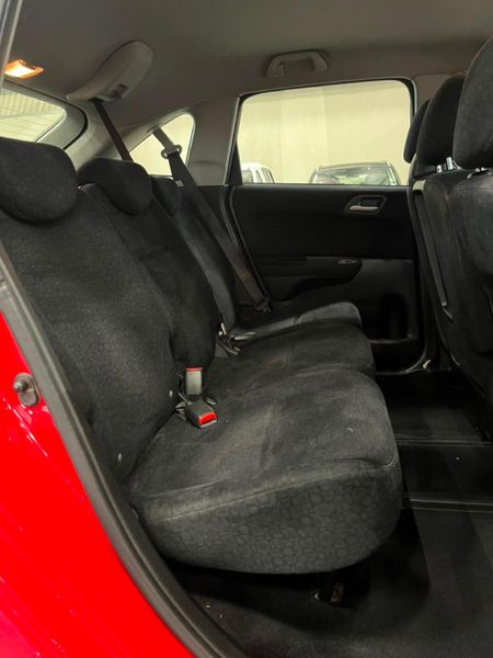 2006-Honda-FR-V-20_11