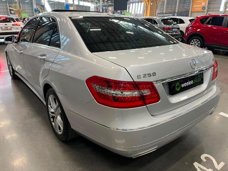 2012-Mercedes-Benz-E-Class-E-250-CDI-BE_4