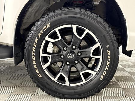 2020-Toyota-Hilux-28-GD-6-Raised-Body-Auto-Raider-Double-Cab_5