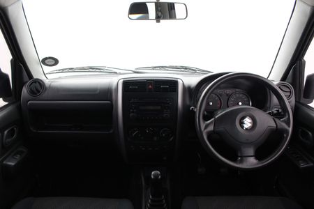 2013-Suzuki-Jimny-13_1